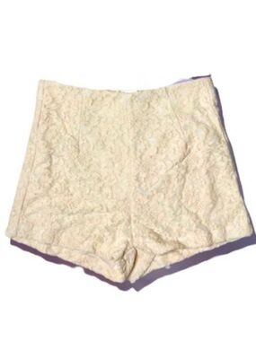 Alythea Lace Shorts High Waist Off White Back Zip Closure 2” Inseam Size Med NWT